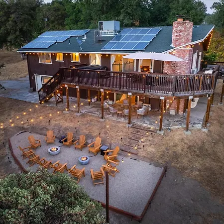 Yosemite Lookout Lodge W/ Hot Tub, Firepits, Game Room, And More